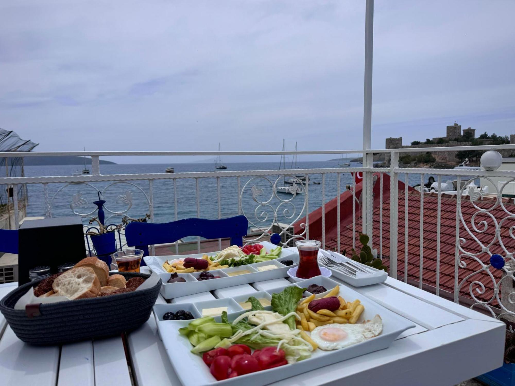 White And Blue Bodrum Bed & Breakfast Exterior photo